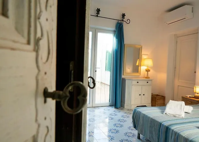 Conchiglia Blu Con Piscina Forio di Ischia