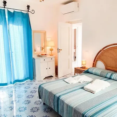 Conchiglia Blu Con Piscina Форио