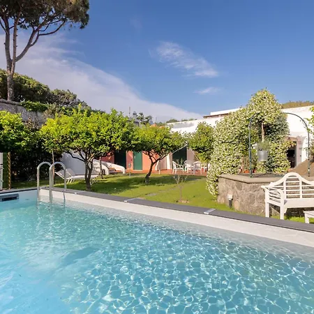 Вилла Conchiglia Blu Con Piscina