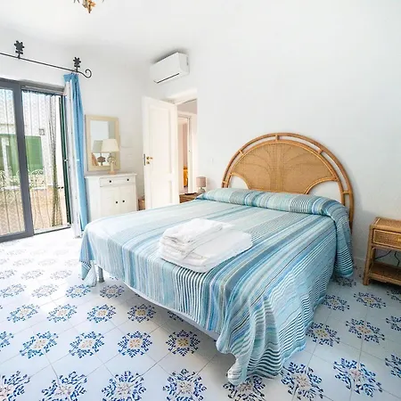 Conchiglia Blu Con Piscina Форио