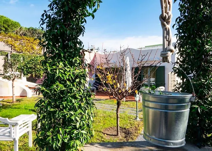 Conchiglia Blu Con Piscina Forio di Ischia